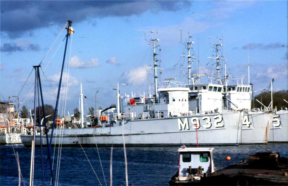 M932 in de achterhaven te Zeebrugge voor de sloop